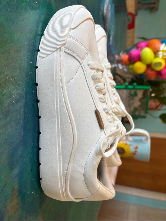 Dr. Scholl's Women's White Low-Top Sneakers - Picture 3 of 4